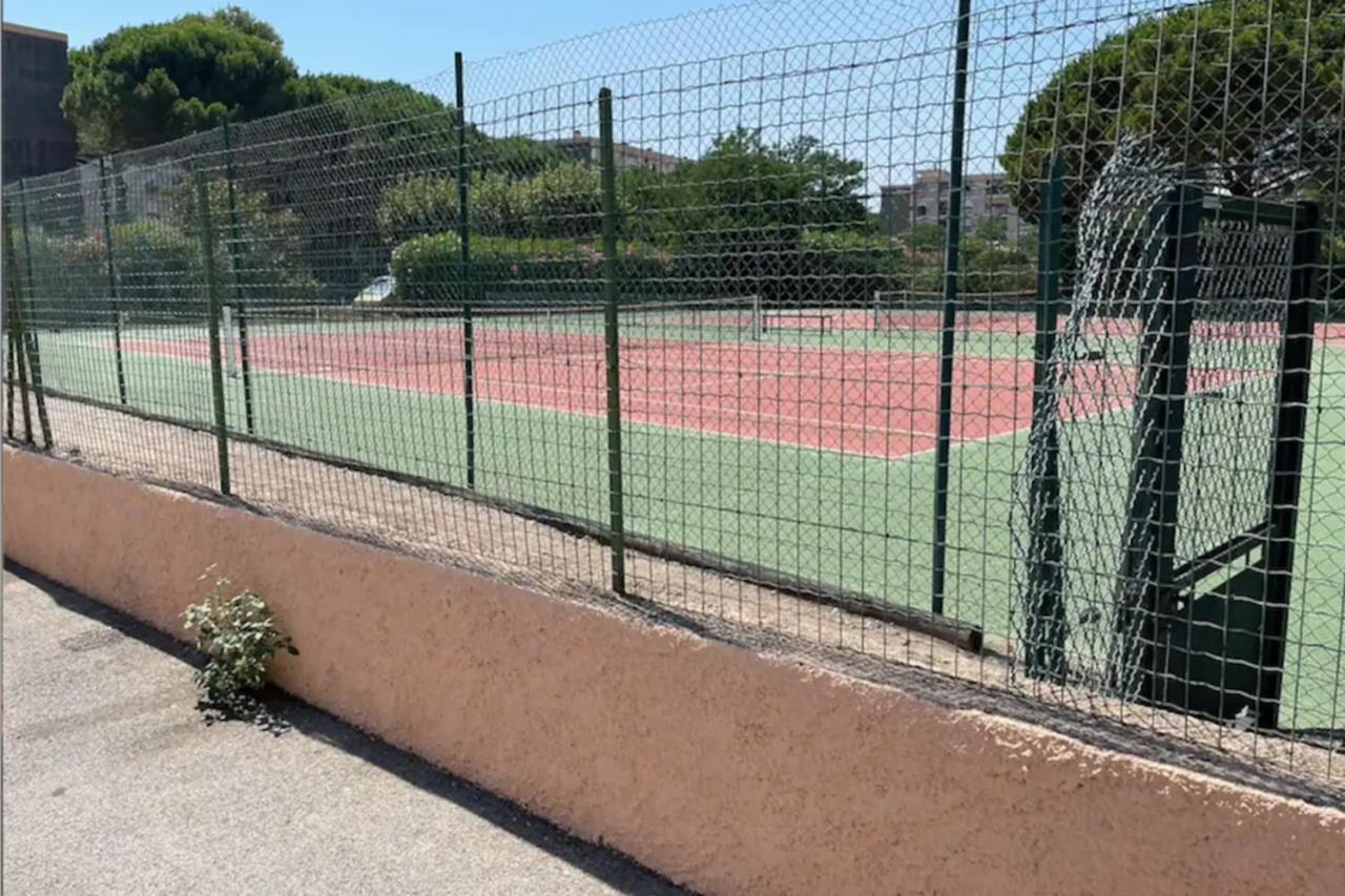 Hypercenter 27 M With Wifi And Shared Pool Apartment Frejus Luaran gambar